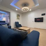 In Center * טיראנה